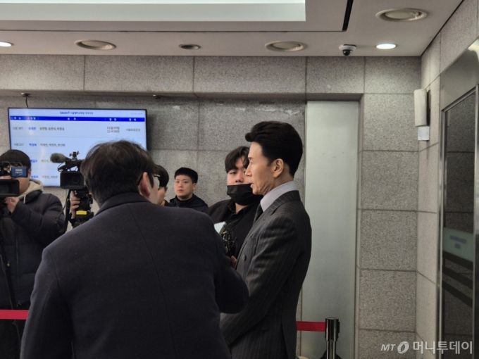 가수 강진이 고 송대관씨 분향소를 찾아 조문 후 "믿기지 않는다"고 말했다. /사진=박진호 기자.