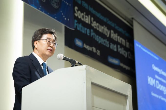 19일 오전 연세대학교 백양누리에서 열린 제19회 국제 사회보장 학술대회 개막식에서 김동연 경기도지사가 환영사를 하고 있다. /사진제공=경기도