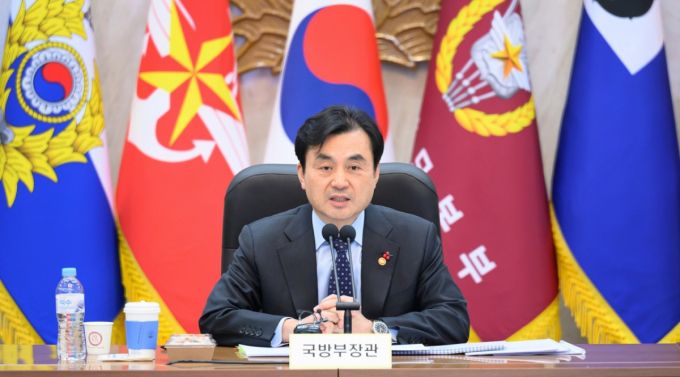 안규백 국방부장관이 19일 충남 계룡대에서 핵심 국방정책 추진을 위한 준비상태 점검에 앞서 모두발언을 하고 있다./사진제공=국방부.