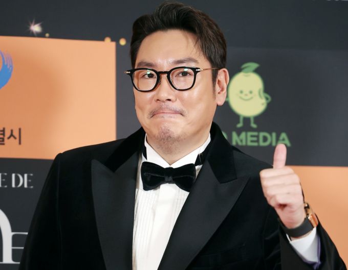 배우 조진웅이 학창 시절 성폭행과 절도 등 중범죄를 저질러 소년원에 송치된 전력이 있다는 폭로가 나왔다. 조진웅 측은 아직 이렇다 할 입장을 내지 않았다. /사진=뉴스1