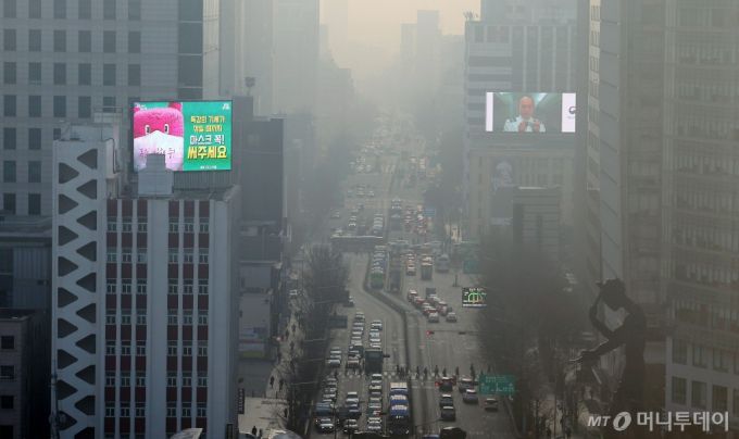 중국발 황사가 12일 오후부터 우리나라로 유입되고 13일에는 전국으로 확대되겠다. / 서울=뉴스1 김성진 기자