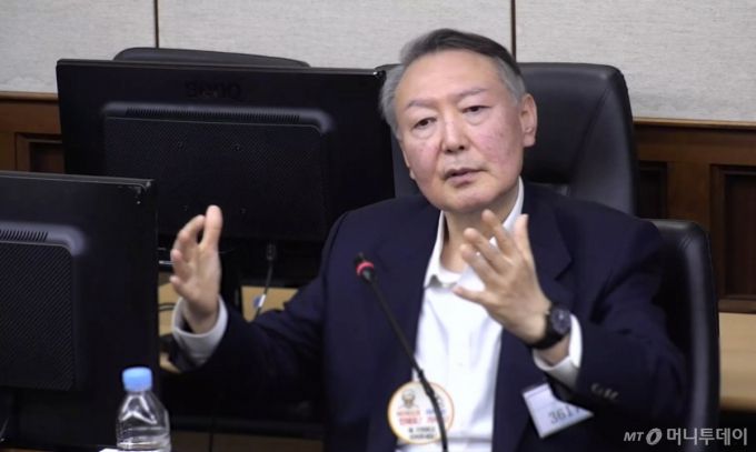 (서울=뉴스1) = 고위공직자범죄수사처(공수처) 체포영장 집행 방해 및 국무위원 심의권 침해로 재판에 넘겨진 윤석열 전 대통령이 26일 서울 서초구 중앙지방법원에서 열린 1심 결심 공판에서 최후 진술을 하고 있다. (중앙지법 제공. 재판매 및 DB 금지) 2025.12.26/뉴스1  Copyright (C) 뉴스1. All rights reserved. 무단 전재 및 재배포,  AI학습 이용 금지. /사진=(서울=뉴스1)