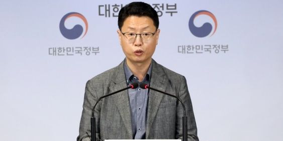 5일 정부서울청사에서 과학기술정보통신부 홍진배 국장이 2020년도 5G 통신서비스 품질평가를 발표하고 있다. /연합뉴스