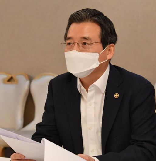 김용범 기획재정부 1차관이 4일 정부서울청사에서 열린 '제24차 혁신성장 점검회의 겸 정책점검회의'를 주재, 모두발언을 하고 있다./기재부