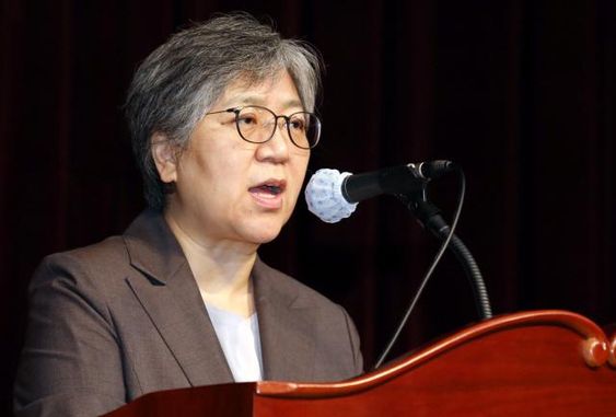 정은경 질병관리청장이 14일 오전 충북 청주시 질병관리청에서 열린 '질병관리청 개청 기념식'에서 기념사를 하고 있다. /연합뉴스