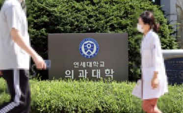 제85회 의사국가시험 실기시험이 시작된 8일 정부는 추가 접수를 고려하고 있지 않다고 원칙적인 입장을 재확인했다./연합뉴스