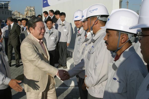 지난 2006년 두바이를 찾은 이건희 회장 모습./삼성전자 제공