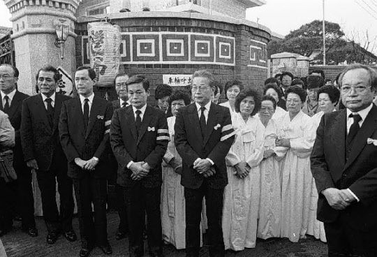 지난 1987년 11월 23일 삼성그룹 이병철 창업주 장례식에 세 아들인 이맹희(맨 오른쪽부터), 이창희, 이건희씨가 참석했다. /조선DB