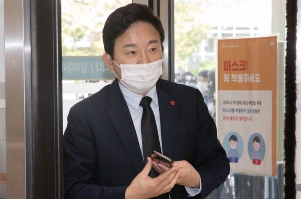 지난달 26일 이건희 회장 빈소를 방문한 원희룡 제주도지사. /연합뉴스