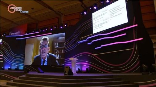 필립 쉘튼 교수가 국제치매포럼 디멘시아포럼엑스(DFX)에서 치매치료 신약후보물질 GV1001의 성과를 발표하고 있다. /젬백스엔카엘