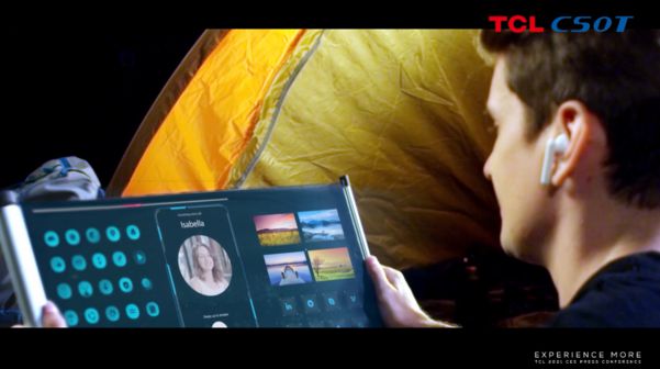 중국 TCL이 공개한 17인치 롤러블 디스플레이. /CES 홈페이지