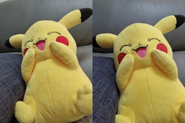 전면 카메라로 촬영한 피카츄 인형 셀피 모습. 왼쪽이 갤럭시S21, 오른쪽이 갤럭시S21 울트라로 촬영했다.