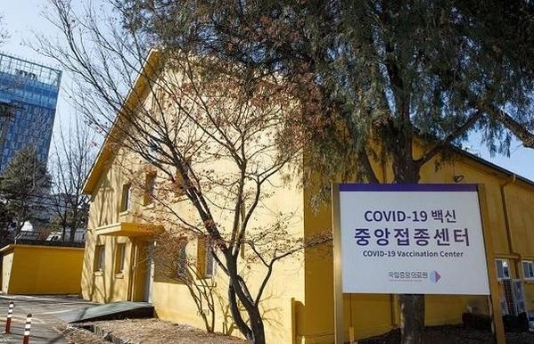 서울 중구 국립중앙의료원의 중앙예방접종센터. 예진과 접종이 이뤄지는 건물이다. /중앙의료원 제공