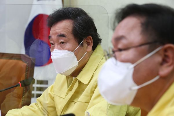 더불어민주당 이낙연 대표가 10일 오전 국회에서 열린 최고위원회의에서 발언하고 있다/연합뉴스