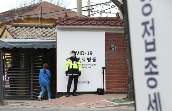서울시 중구 국립중앙의료원 중앙예방접종센터 앞. /연합뉴스