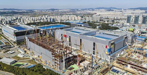 삼성전자가 경기도 화성에 건립 중인 EUV 전용 파운드리 공장 전경. /삼성전자 제공