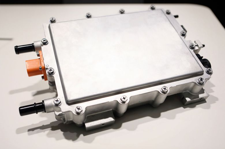 LG이노텍이 재규어랜드로버에 공급 중인 DC-DC 컨버터. /LG이노텍 제공