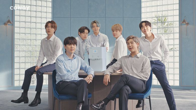 방탄소년단이 광고하는 코웨이의 AIS 정수기. /코웨이 제공