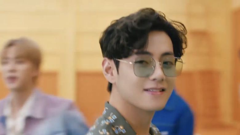 11일 삼성 갤럭시 언팩 2021 영상에 등장해 인기곡 버터를 부르는 BTS. /유튜브 캡처