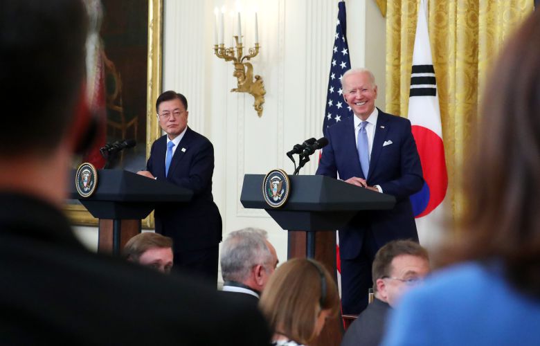 문재인 대통령과 조 바이든 미국 대통령이 21일 오후(현지 시각) 백악관에서 정상회담 후 공동기자회견을 하고 있다. /연합뉴스