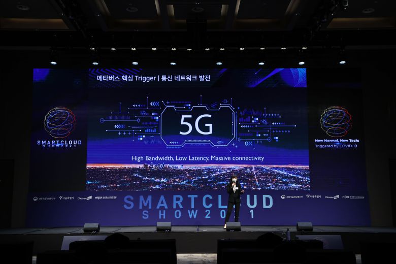 전진수 SK텔레콤 메타버스 컴퍼니(CO)장이 28일 조선비즈 유튜브에서 생중계된 스마트클라우드쇼 2021에서 메타버스에 대해 설명하고 있다. /조선비즈