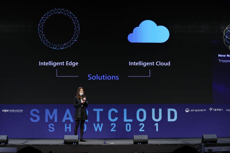 제나 리 마이크로소프트(MS) IoT&MR 아시아기술영업부문 총괄이 28일 국내 최대 테크 콘퍼런스 '스마트클라우드쇼 2021'에 연사로 참석해 ‘메타버스와 사물인터넷(IoT)이 열어가는 새로운 비즈니스 시대’를 주제로 발표하고 있다. /조선비즈