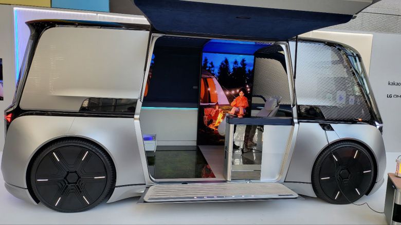 10일 서울 강남 코엑스에서 열린 카카오모빌리티의 첫 테크 콘퍼런스 '넥스트모빌리티 2022'에서 처음 공개된 LG의 자율주행 콘셉트카 '옴니팟' 실물 모형. /김윤수 기자
