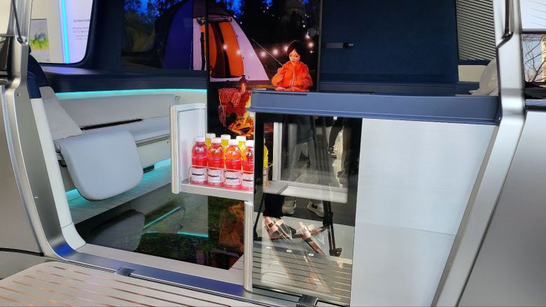 10일 서울 강남 코엑스에서 열린 카카오모빌리티의 첫 테크 콘퍼런스 '넥스트모빌리티 2022'에서 처음 공개된 LG의 자율주행 콘셉트카 '옴니팟' 실물 모형. /김윤수 기자