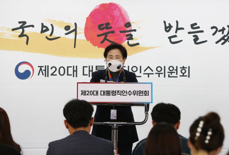 신용현 대통령직인수위원회 대변인이 1일 오후 서울 종로구 삼청동 인수위 브리핑룸에서 정례브리핑을 하고 있다. /연합뉴스