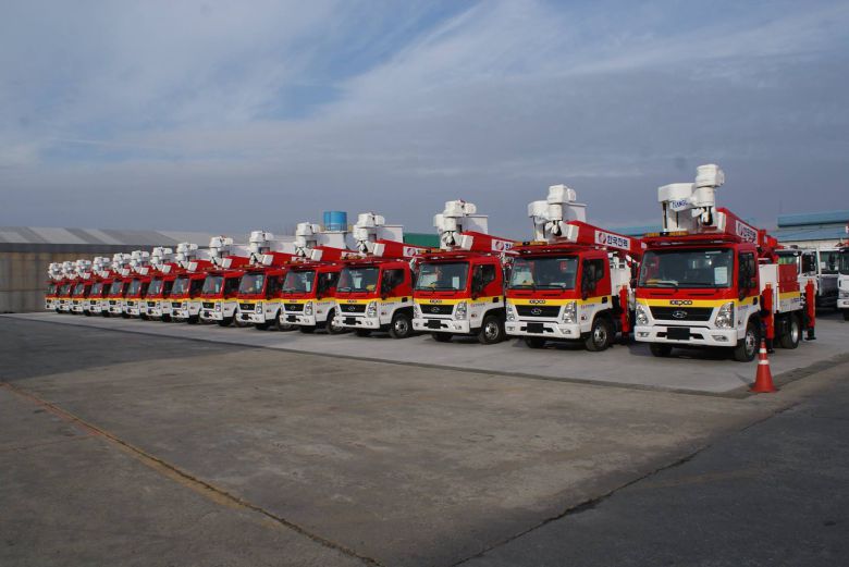 광림이 생산한 전기공사용 특장차의 모습. /광림 페이스북