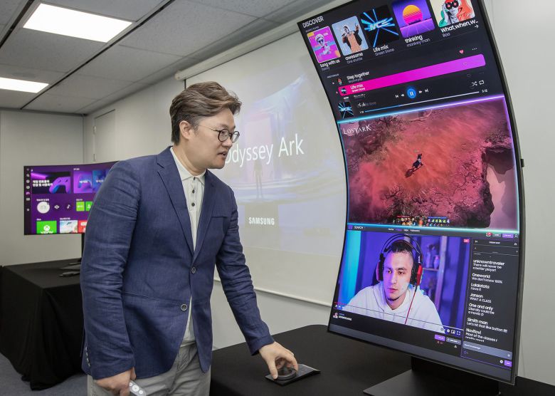 정강일 삼성전자 영상디스플레이사업부 상무는 16일 미디어 브리핑에서 오디세이 아크를 소개했다. /삼성전자 제공