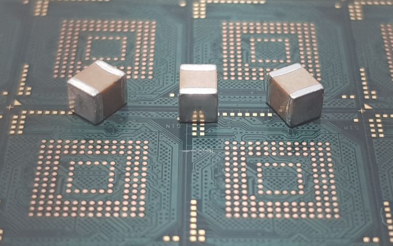 삼성전기가 개발에 성공한 5G 기지국용 MLCC 모습. /삼성전기 제공