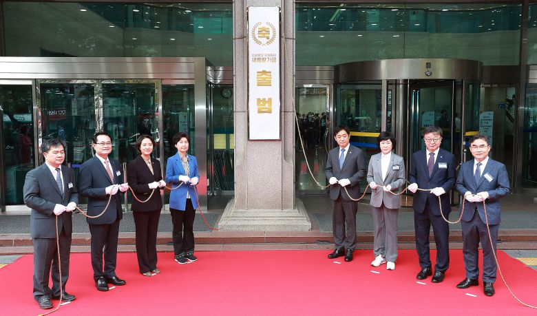 금융위원회와 한국자산관리공사는 4일 오전 서울 도곡동 캠코양재타워에서 소상공인·자영업자 재기를 위한 새출발기금 출범식 및 협약식을 개최했다./금융위원회 제공