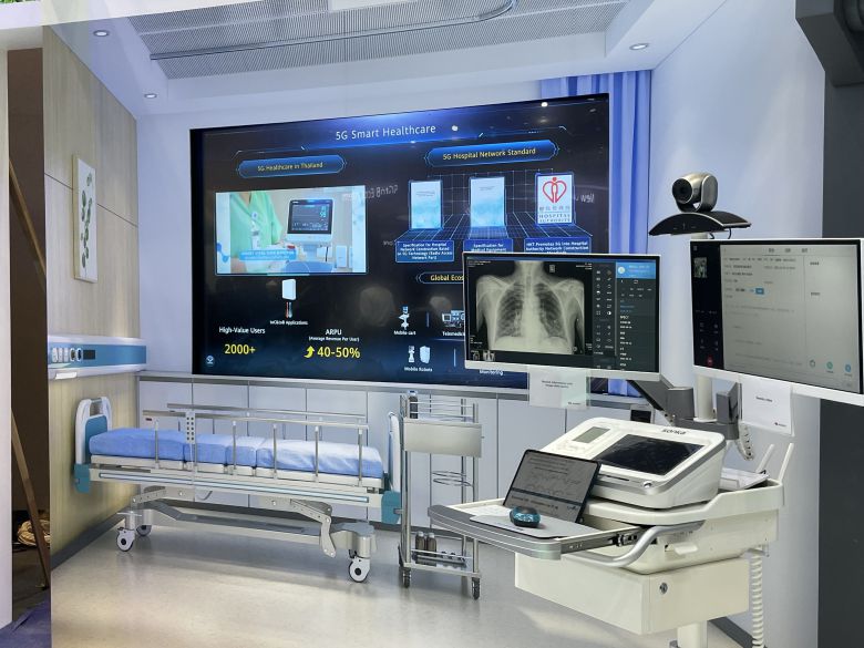 지난 25일 태국 방콕에서 열린 모바일브로드밴드 포럼에서 화웨이가 태국 방콕 시리라즈 병원에 구축한 화웨이의 5G 특화망 서비스를 선보이고 있다. /변지희 기자