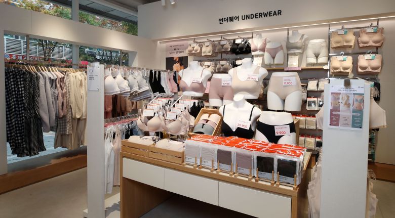 자주 매장의 속옷(언더웨어) 코너.