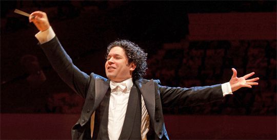 지난 2009년 스물여덟에 LA필하모닉 음악감독이 된 구스타보 두다멜은 세계에서 가장 주목받는 젊은 지휘자 중 하나다.