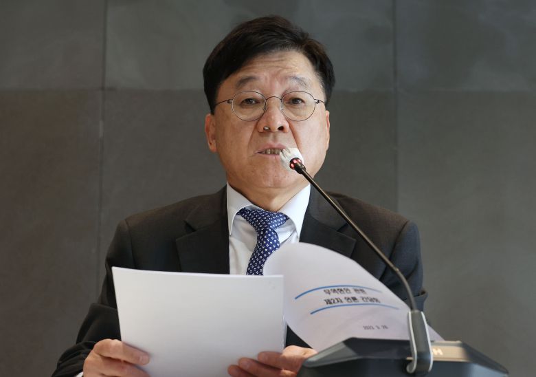 정만기 한국무역협회 부회장이 28일 오전 서울 강남구 한국무역협회에서 열린 '무역현안 관련 제2차 언론 간담회'에서 브리핑하고 있다. /연합뉴스