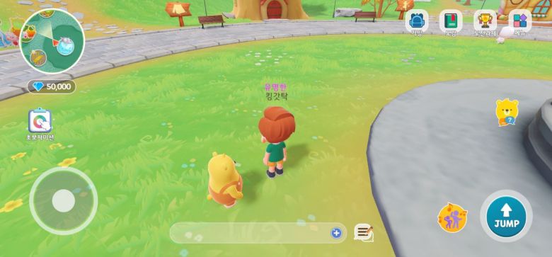 LG유플러스 메타버스 플랫폼 키즈토피아에서 기자의 아바타가 혼자 마을을 돌아다니는 모습./이경탁 기자