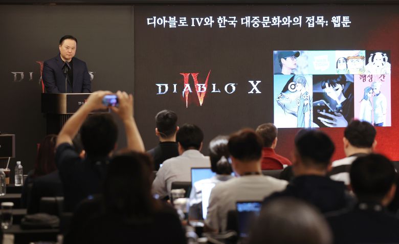 지난 5월 30일 오전 서울 강남구 조선팰리스호텔에서 열린 블리자드코리아의 신작 게임 디아블로4 출시 기자 간담회에서 로버트 리 블리자드 엔터테인먼트 코리아 사장이 게임을 설명하고 있다. /연합뉴스