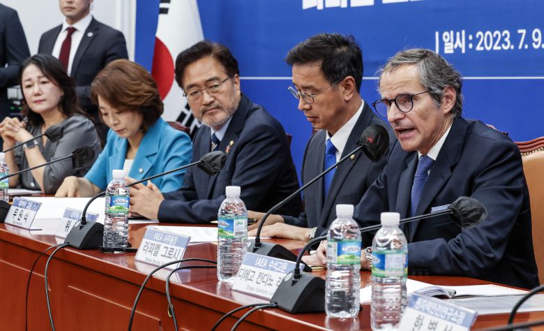 라파엘 그로시 국제원자력기구(IAEA) 사무총장이 9일 국회에서 열린 더불어민주당 후쿠시마 원전오염수 해양투기저지 대책위원회-국제원자력기구 면담에서 발언하고 있다. /연합뉴스