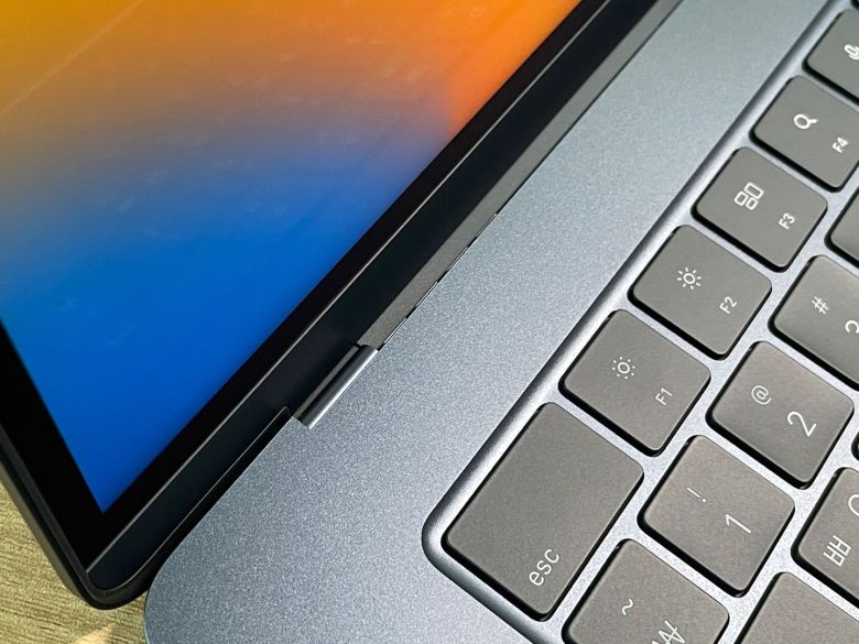맥북 에어 15의 팬리스 설계는 디자인 완성도와 성능을 모두 잡았다. /윤진우 기자