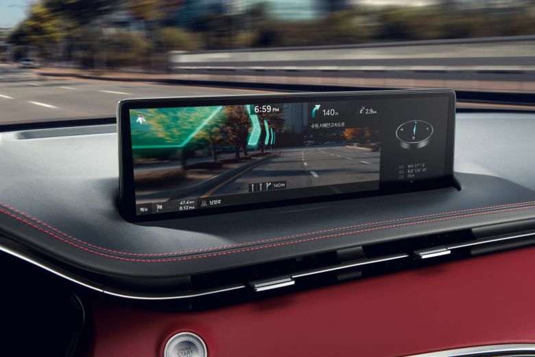현대차그룹의 인포테인먼트 OS ccOS 적용으로 제네시스 GV70의 최신 증강현실 내비게이션을 G80과 GV80에도 탑재할 수 있게 됐다. /현대차 제공