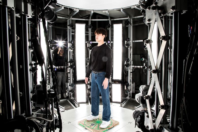엔씨소프트 3D 스캔 스튜디오에는 156대의 DSLR 카메라가 원형으로 배치돼 있다./고운호 기자