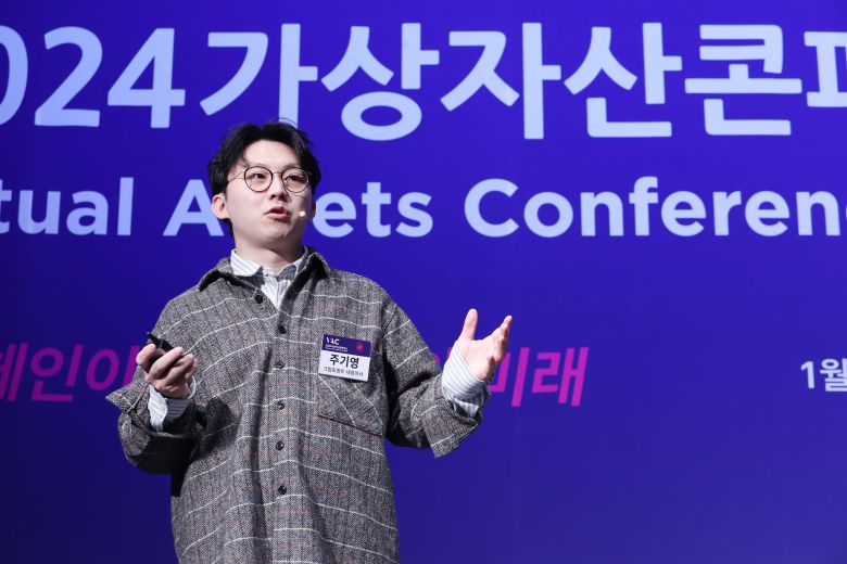 주기영 크립토퀀트 대표가 17일 오전 서울 중구 웨스틴 조선호텔 그랜드볼룸에서 열린 ‘2024 가상자산 콘퍼런스’에서 기조연설을 하고 있다. /조선비즈