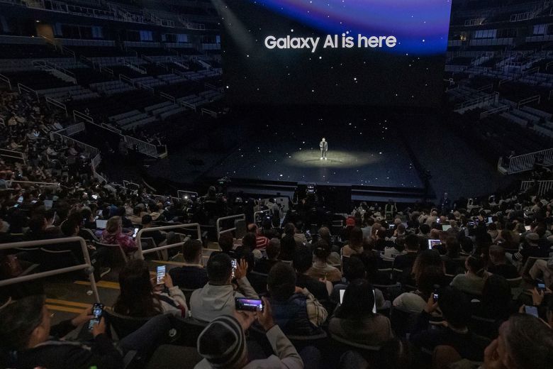 노태문 삼성전자 MX사업부장(사장)이 17일(현지시각) 미국 새너제이에서 열린 갤럭시 언팩 2024에서 갤럭시 AI를 설명하는 모습./삼성전자 제공