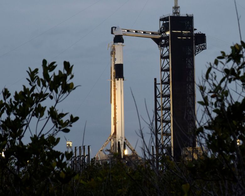 스페이스X의 우주선 ‘크루 드래건’이 3일 오후 10시 53분 미국 플로리다주에 있는 미국 항공우주국(NASA) 케네디우주센터에서 팰컨9 로켓에 실려 발사됐다. /UPI 연합뉴스