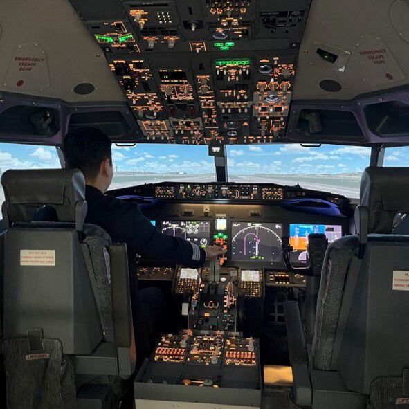 조종 훈련을 진행 중인 이스타항공 운항 승무원. / 이스타항공 제공