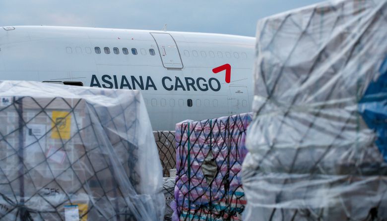 인천국제공항 아시아나항공 화물터미널에 14일 화물이 쌓여 있다. 2021.12.19/뉴스1 ⓒ News1 안은나 기자