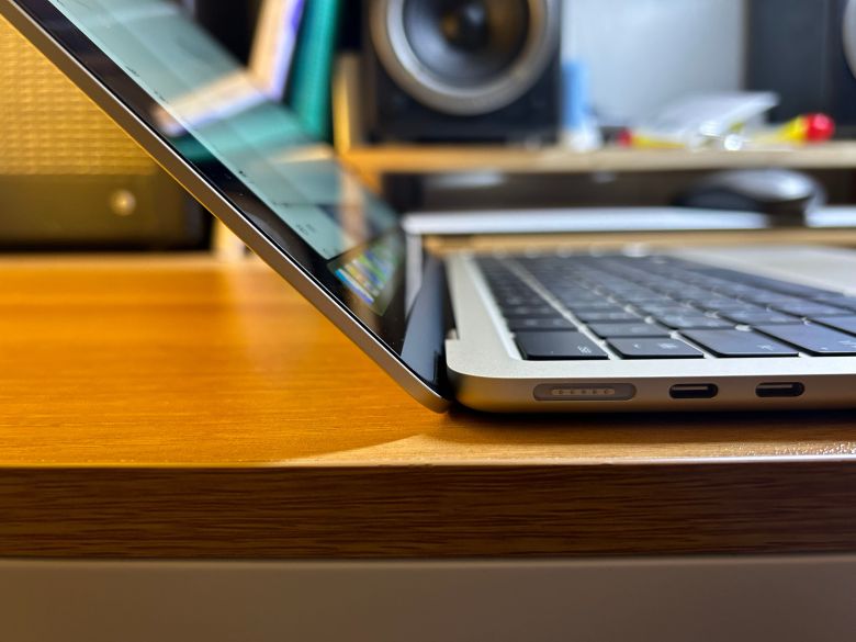 M3 맥북 에어의 두께는 1.13㎝로 타사 제품보다 얇다./김민국 기자