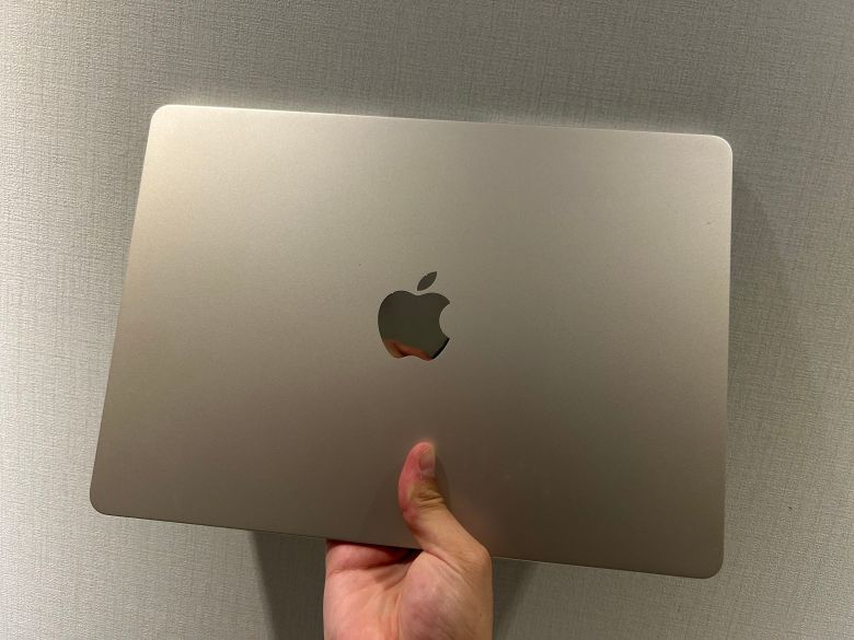 M3 맥북 에어(실버) 외관./김민국 기자